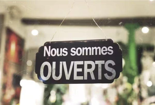 ⚠️Contrairement aux rumeurs circulantes, nous restons ouverts, et la fermeture de l’officine N’est PAS prévue!! 😅