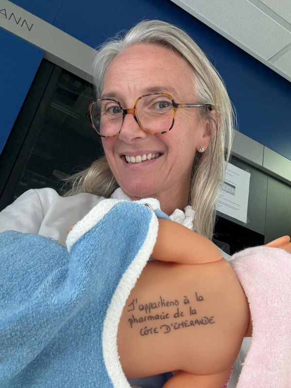 Oui notre poupée est tatouée ! Je sais cela peux choquer mais sa petite sœur a malheureusement disparu …