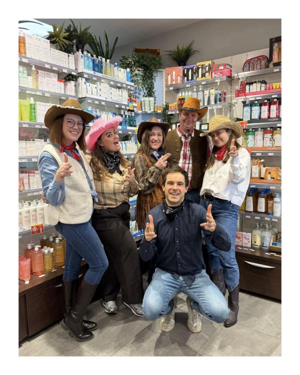 🤠 Plus rapides que leur ombre pour vos ordonnances ! La team cowboys du jour 🌞🌵