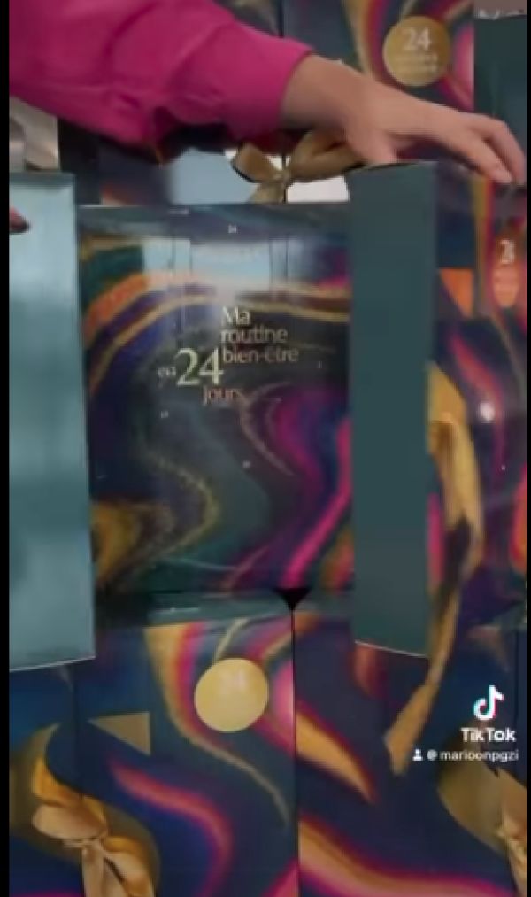 ✨ Le calendrier de l’Avent Elsie est enfin arrivé à la pharmacie! 🎁