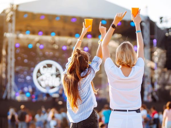 Festivals d'été : risques pour l'audition et mesures de précaution à prendre